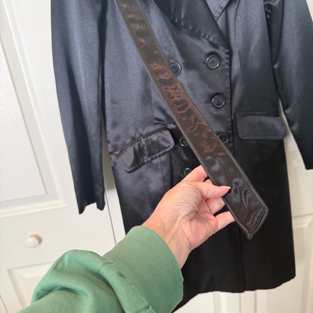 % Elegant Black Satin Trench Coat (M) - Picture 6 of 8